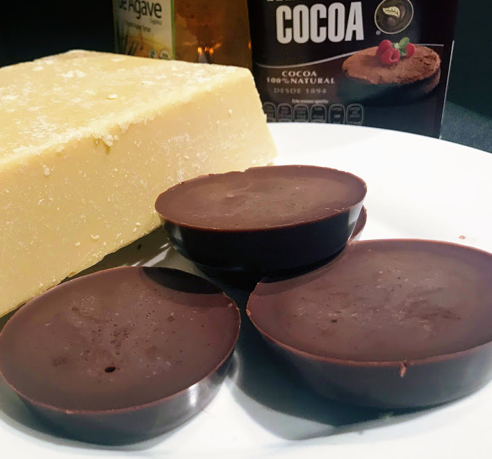Chocolate casero Fit, com cacao en polvo, manteca de cacao y leche de coco, sin azúcar